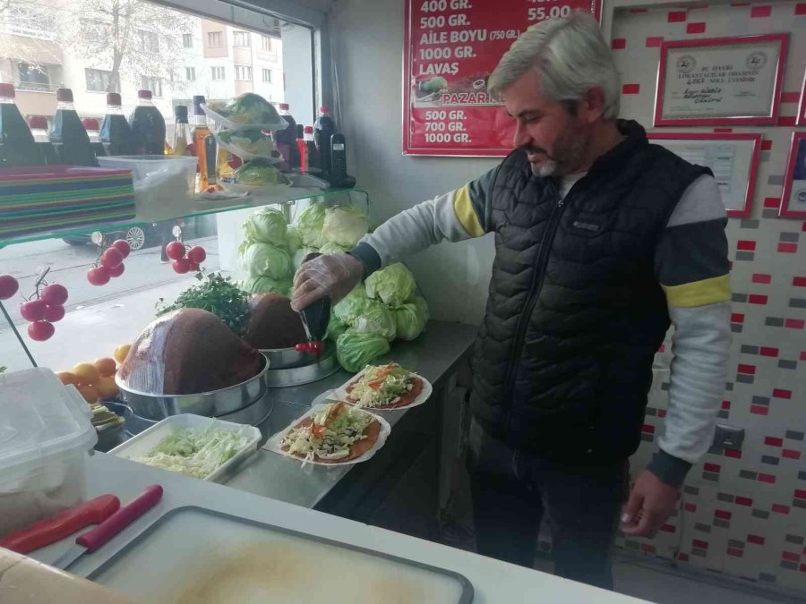 Bir Çiğköfte Dürümü 20 Lira