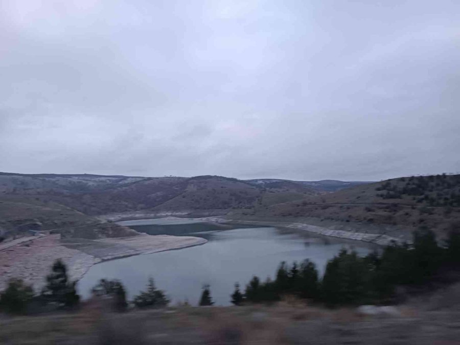 Seyitgazi’ye Mevsimin İlk Karı Yağdı