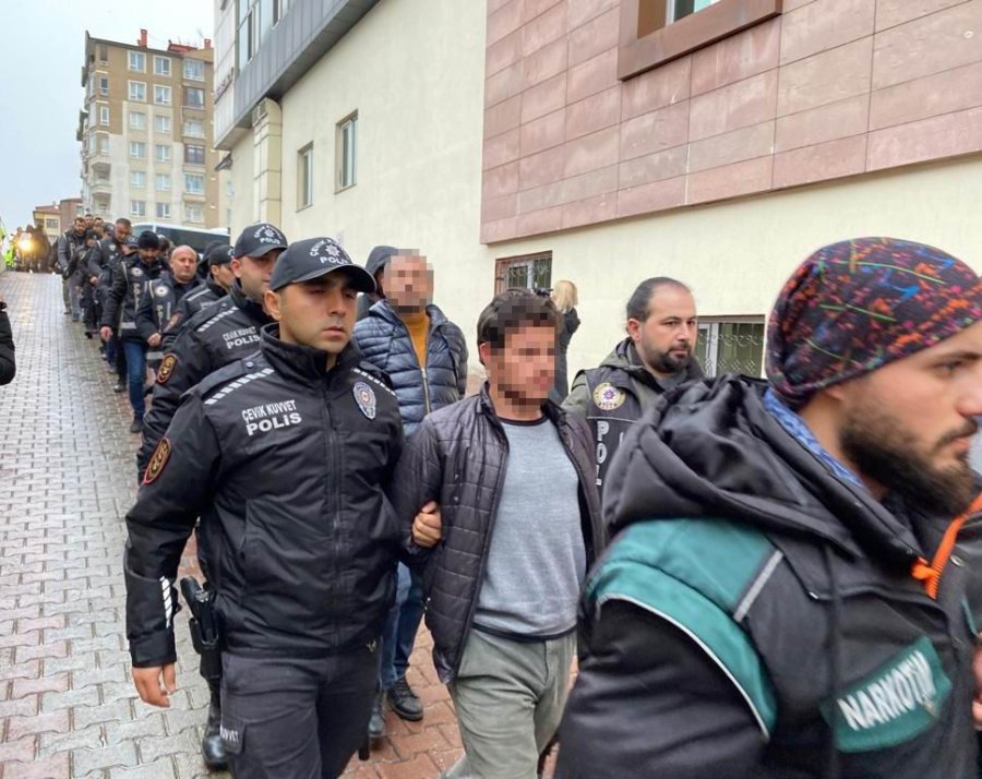 Kayseri’de Özel Harekat Destekli ’kökünü Kurutma’ Operasyonu