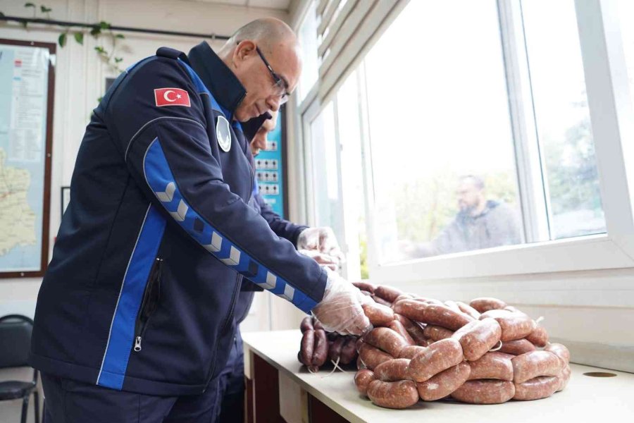 Tarsus’ta Etiketsiz 23 Kilogram Sucuk Ele Geçirildi