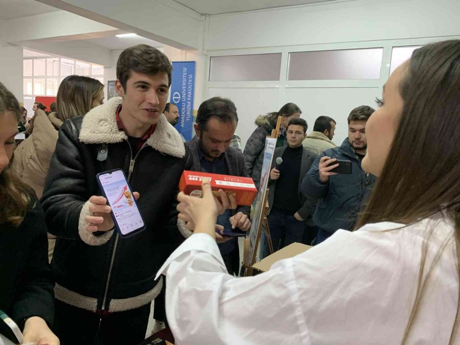 Kariyer Günleri Etkinliğinde Öğrencilere Ücretsiz Yemek İkramı