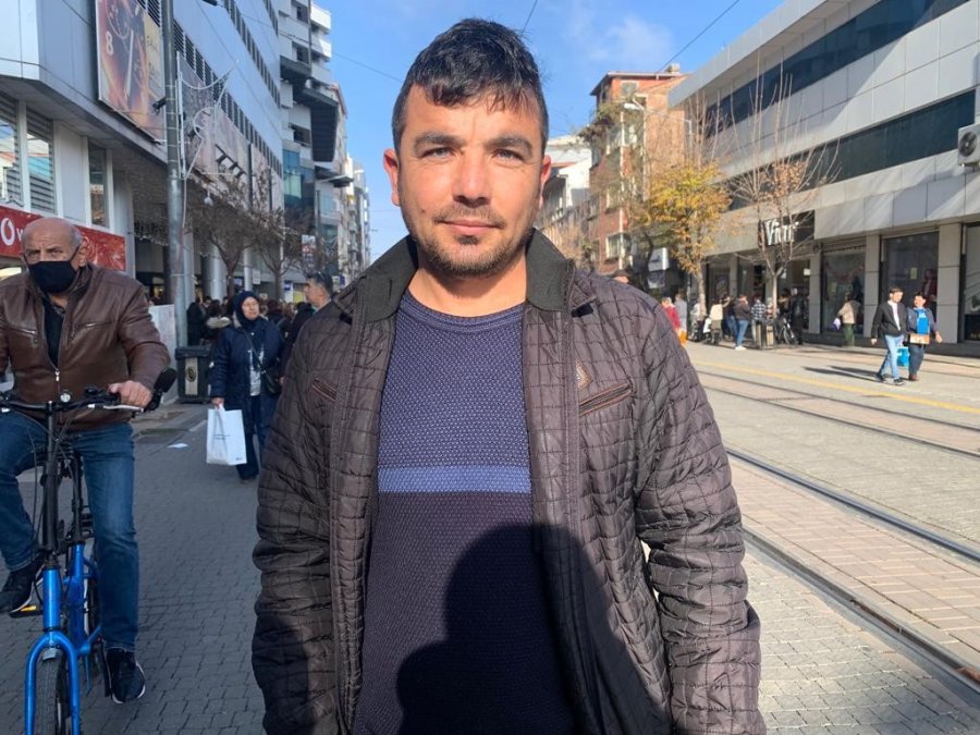 İki Eylül Caddesi’nde Yasağı Umursayan Yok