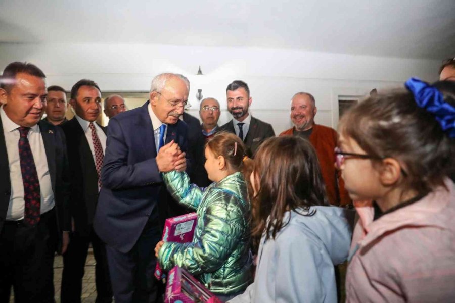 Kılıçdaroğlu Pençe-kilit Operasyonu Şehidinin Ailesini Ziyaret Etti