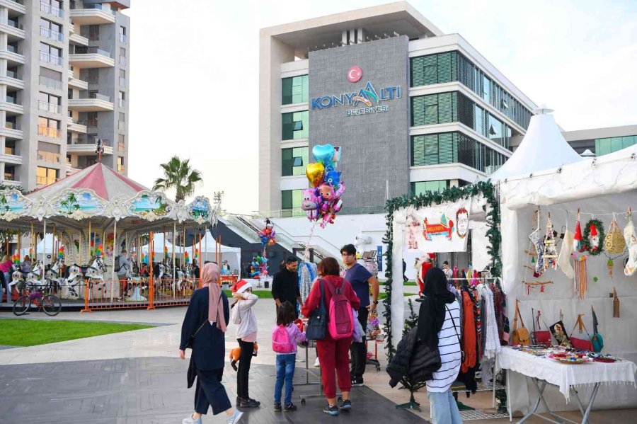 Konyaaltı’nın Yılbaşı Çarşısına Yoğun İlgi