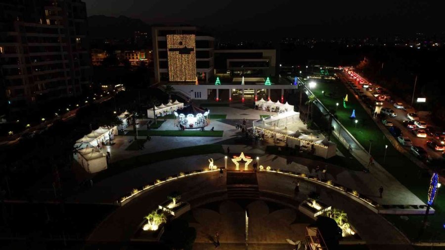 Konyaaltı’nın Yılbaşı Çarşısına Yoğun İlgi