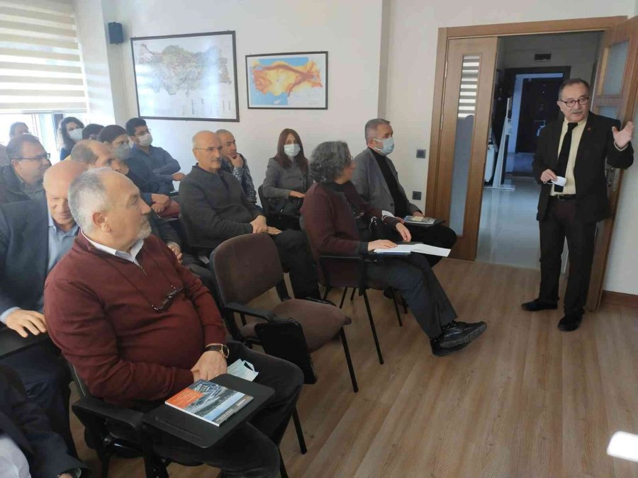 Kuraklık Alarmı; ’eskişehir’de Obruklar Oluşmaya Başladı’