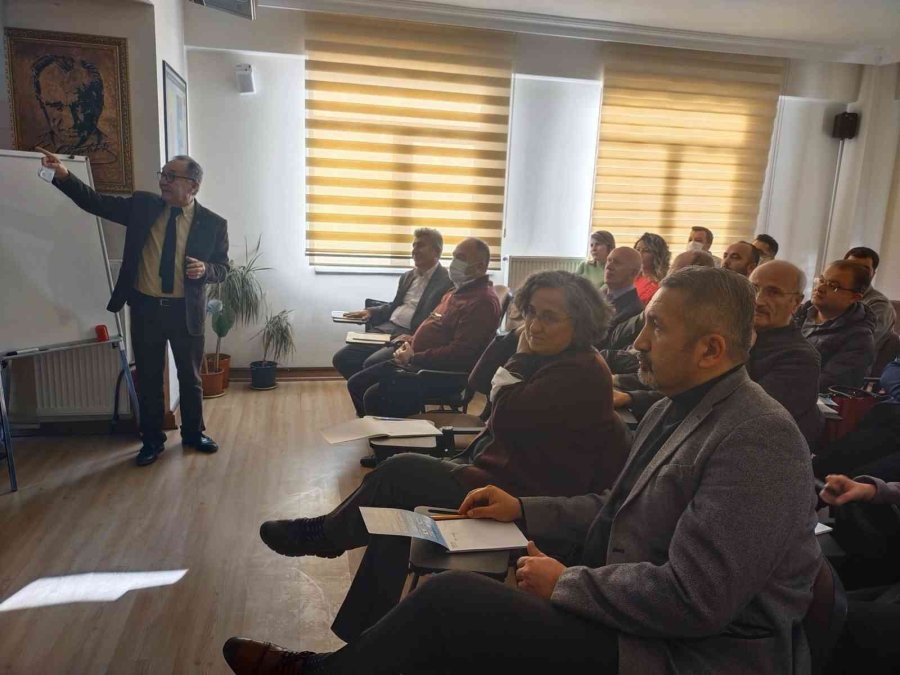 Kuraklık Alarmı; ’eskişehir’de Obruklar Oluşmaya Başladı’