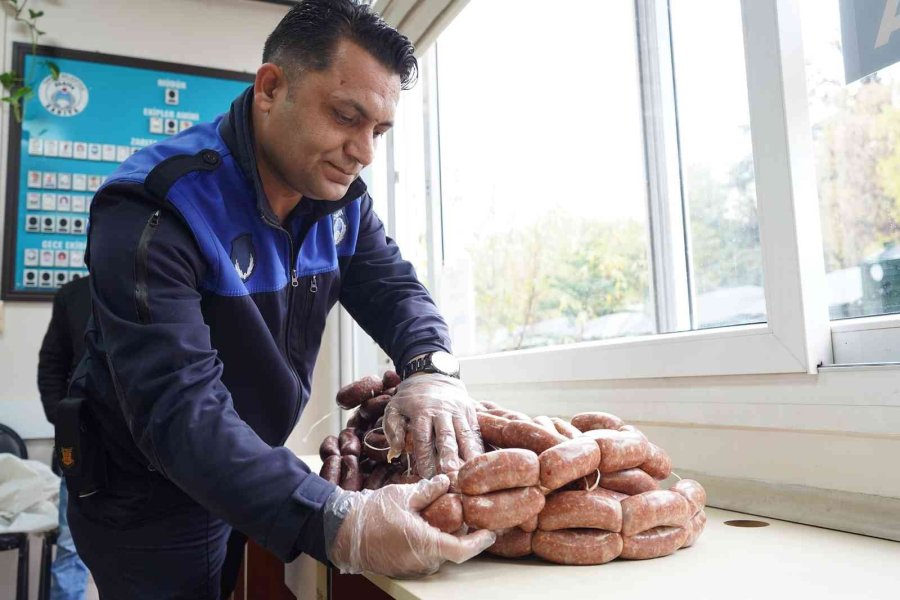 Tarsus’ta Etiketsiz 23 Kilogram Sucuk Ele Geçirildi