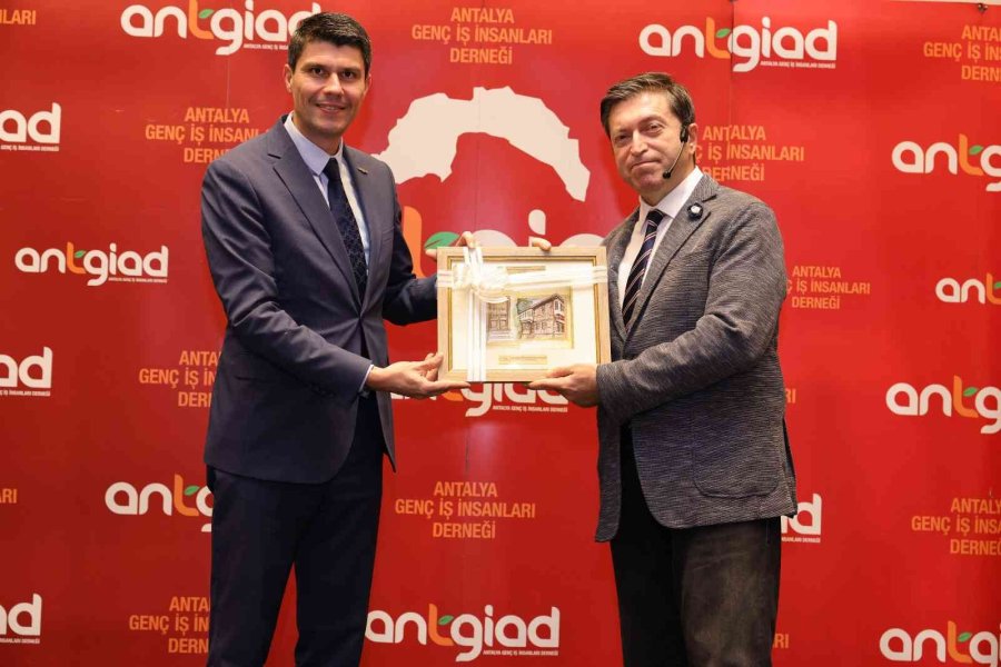 Antgiad’da "yeni Dünya, Yeni Tüketici, Yeni Şirket" Konuşuldu