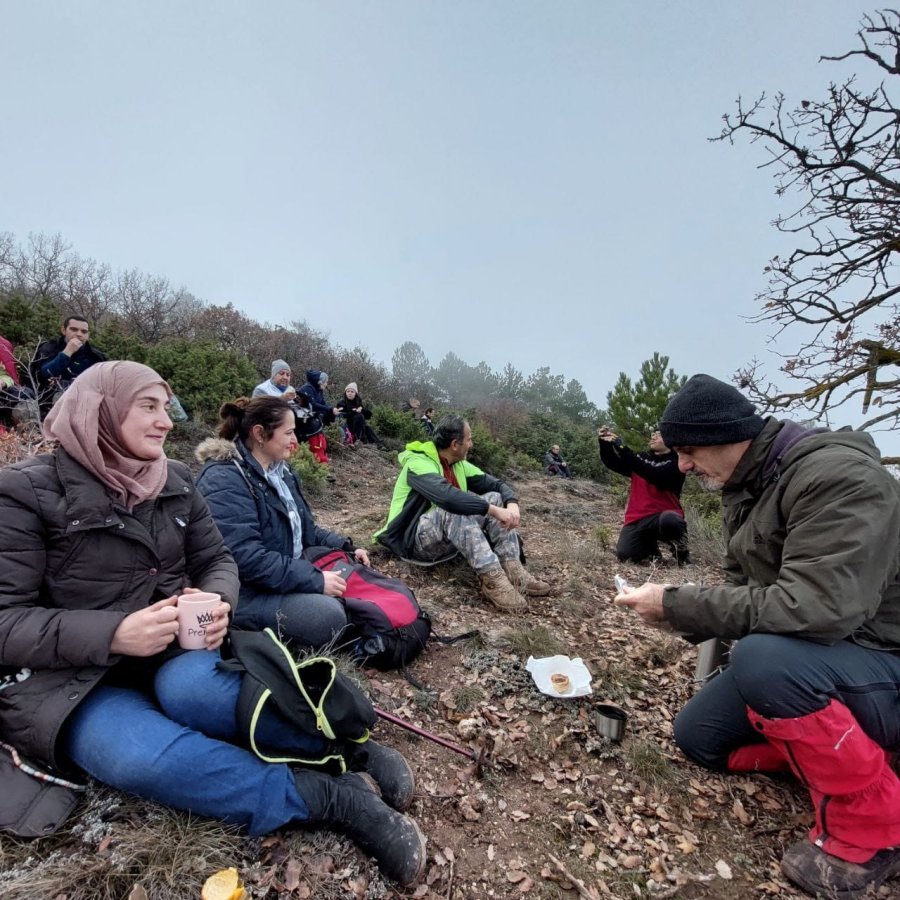 Doğa Yürüyüşçülerine Sis Eşlik Etti