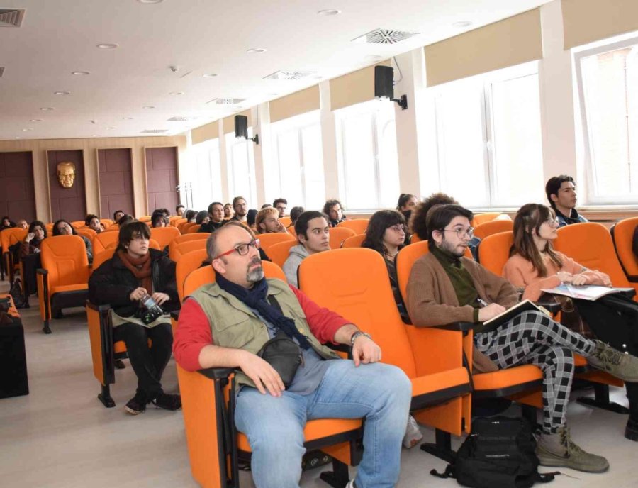 Gsf’de “grafik Tasarımında Güncellik Ve Uluslararası Mesleki Gelişim” Konuşuldu