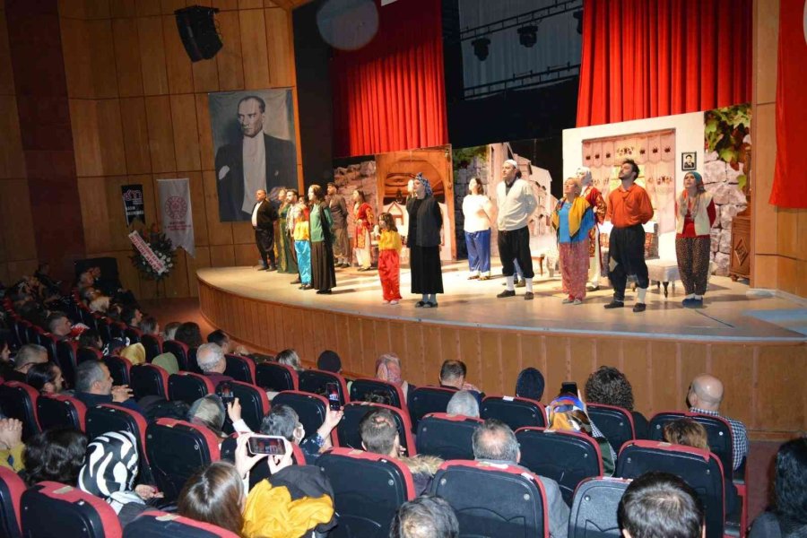 ’gesi Bağları’ Adlı Tiyatro Oyununa Büyük İlgi
