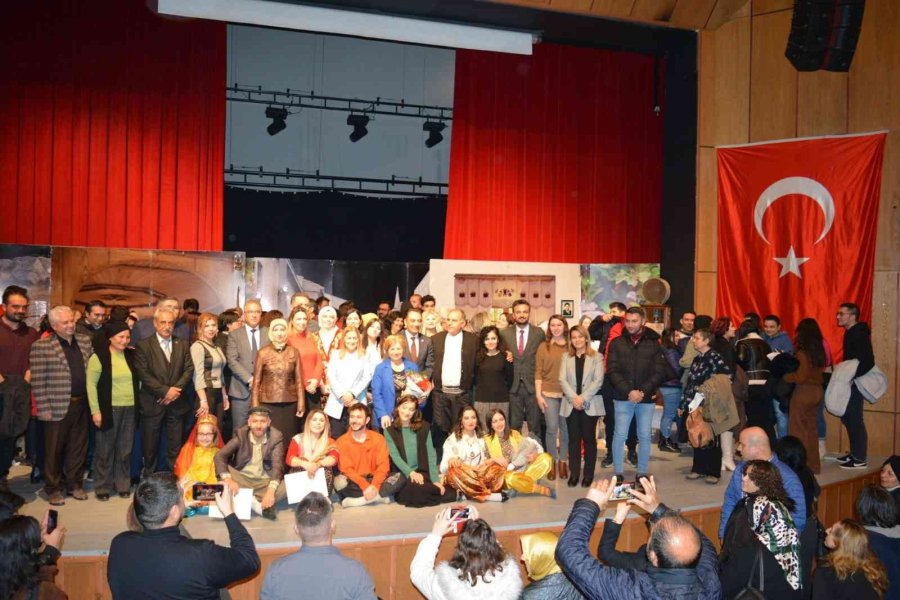 ’gesi Bağları’ Adlı Tiyatro Oyununa Büyük İlgi