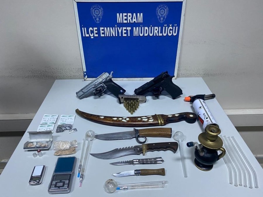 Baskın Yapılan Ev Uyuşturucu İmalathanesi Çıktı