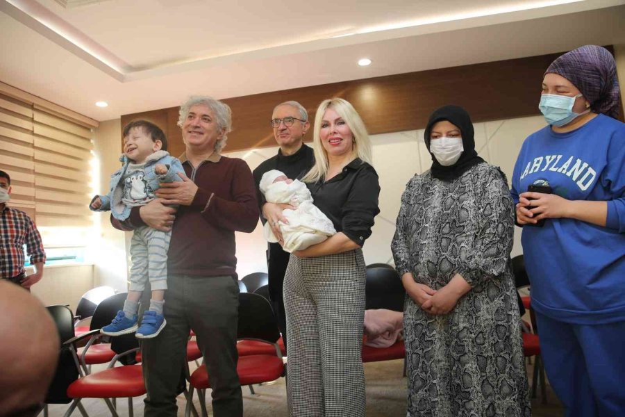 Rahim Nakliyle Doğan "ömer Ve Özlenen" Bebekler İlk Kez Bir Arada Görüntülendi