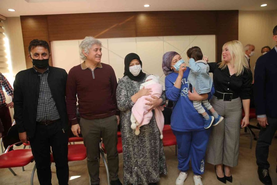 Rahim Nakliyle Doğan "ömer Ve Özlenen" Bebekler İlk Kez Bir Arada Görüntülendi