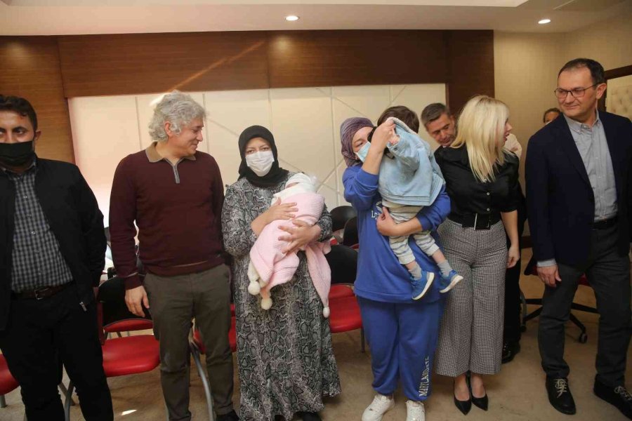 Rahim Nakliyle Doğan "ömer Ve Özlenen" Bebekler İlk Kez Bir Arada Görüntülendi