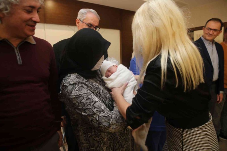 Rahim Nakliyle Doğan "ömer Ve Özlenen" Bebekler İlk Kez Bir Arada Görüntülendi