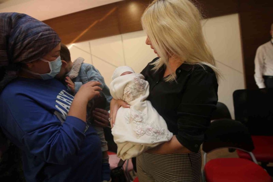 Rahim Nakliyle Doğan "ömer Ve Özlenen" Bebekler İlk Kez Bir Arada Görüntülendi