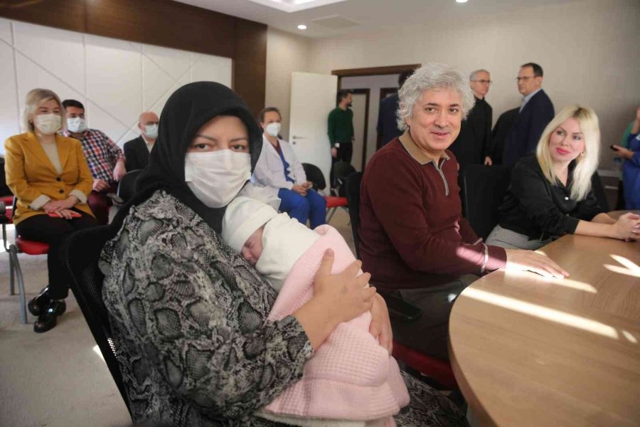 Rahim Nakliyle Doğan "ömer Ve Özlenen" Bebekler İlk Kez Bir Arada Görüntülendi