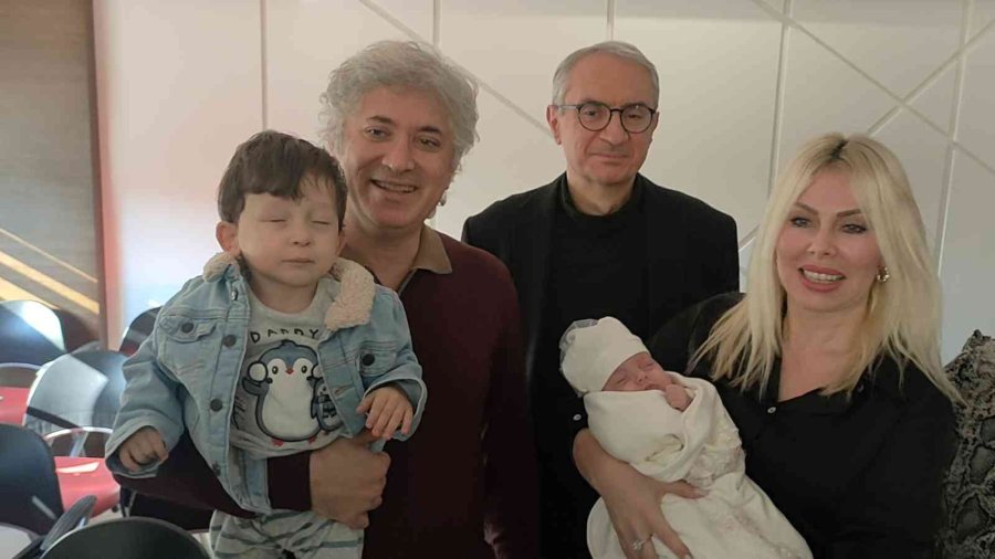 Rahim Nakliyle Doğan "ömer Ve Özlenen" Bebekler İlk Kez Bir Arada Görüntülendi