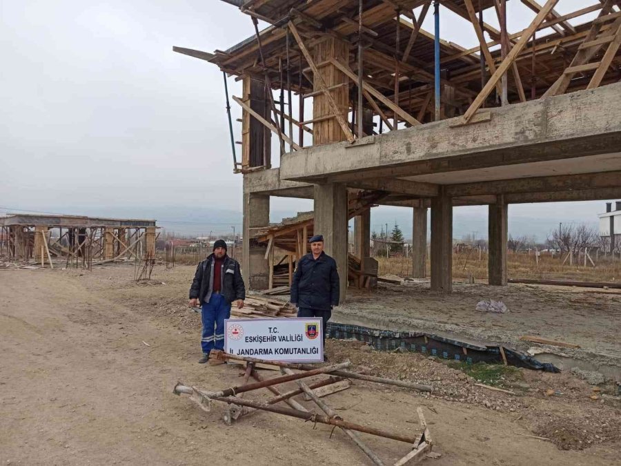 Hurda Malzeme Çalan Şahıs Jandarma Ekiplerince Yakalandı