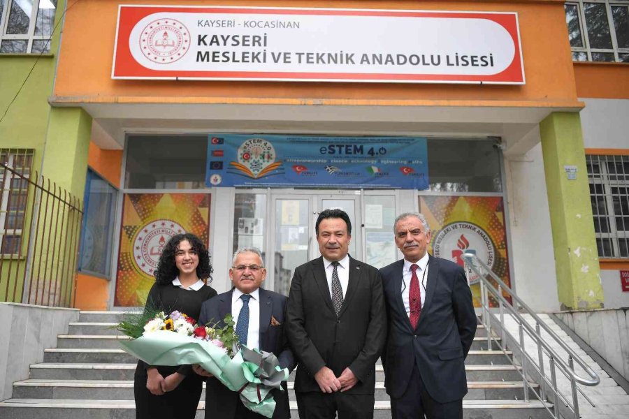 Başkan Büyükkılıç, Kariyer Günleri’ne Devam Ediyor