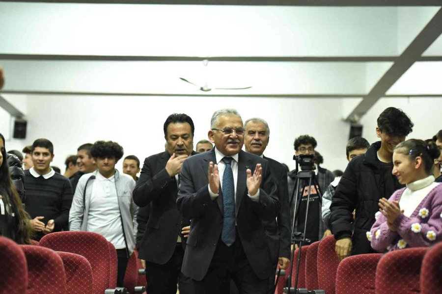 Başkan Büyükkılıç, Kariyer Günleri’ne Devam Ediyor