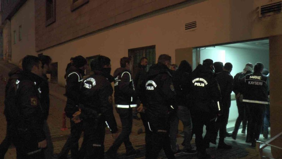 ’kökünü Kurutma Operasyonu’nda Yakalanan Zehir Tacirleri Adliyeye Sevk Edildi