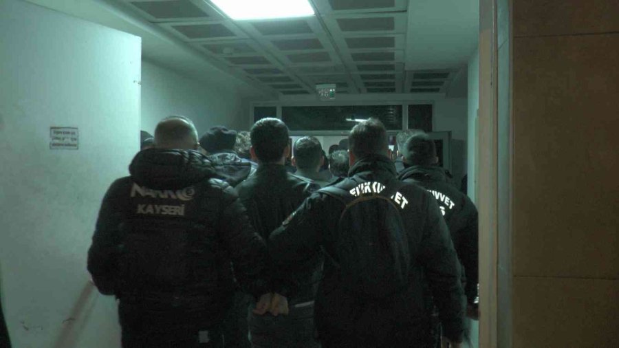 ’kökünü Kurutma Operasyonu’nda Yakalanan Zehir Tacirleri Adliyeye Sevk Edildi