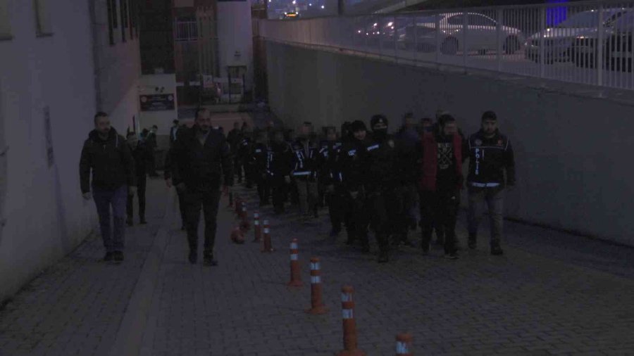 ’kökünü Kurutma Operasyonu’nda Yakalanan Zehir Tacirleri Adliyeye Sevk Edildi