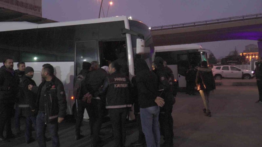 ’kökünü Kurutma Operasyonu’nda Yakalanan Zehir Tacirleri Adliyeye Sevk Edildi