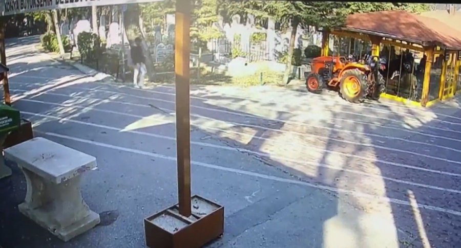 Araçlardan Hırsızlık Yaptı, İzini Kaybettirmek İçin Mezarlıktan Kaçtı