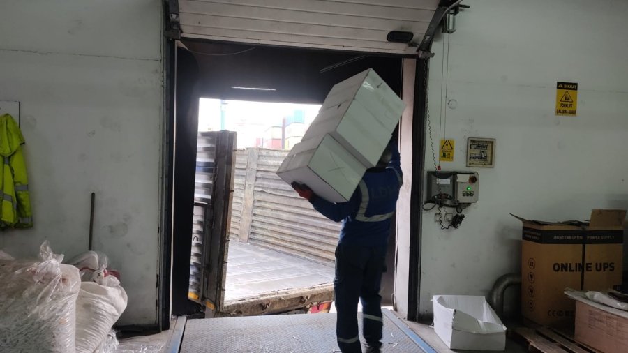 Mersin’de Yakalanan 5 Tır Kaçak İçki İmhaya Gönderildi