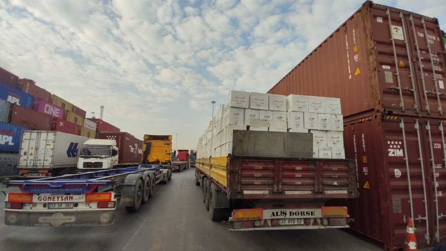 Mersin’de Yakalanan 5 Tır Kaçak İçki İmhaya Gönderildi
