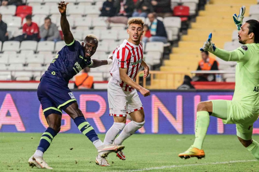 Spor Toto Süper Lig: Fta Antalyaspor: 0 - Mke Ankaragücü: 0 (ilk Yarı)