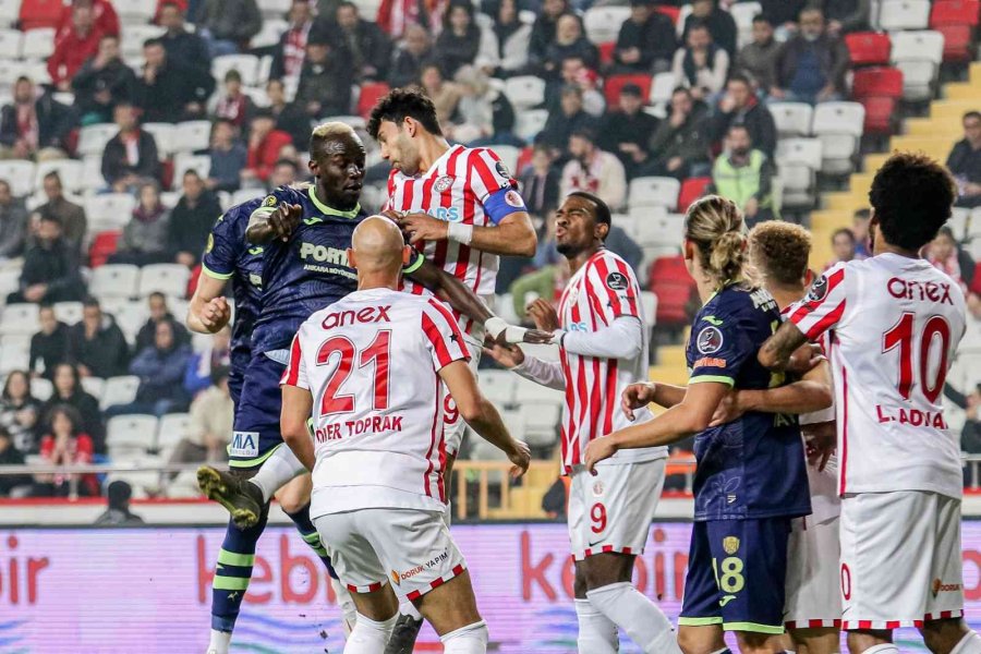 Spor Toto Süper Lig: Fta Antalyaspor: 0 - Mke Ankaragücü: 0 (ilk Yarı)