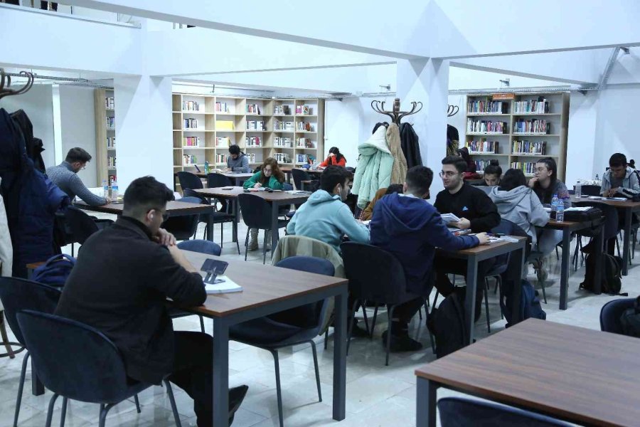 Büyükşehir Erkilet Kütüphanesi, Gençlerin Ve Çocukların İlgi Odağı Oldu