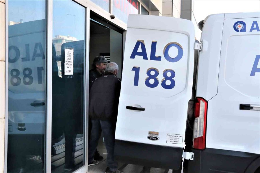 (düzeltme) Bugün Servis Edilen "üniversite Mezunu 23 Yaşındaki Emine Kalp Krizine Yenik Düştü" Başlıklı Haberimizde, Hayatını Kaybeden Emine Karayılan’ın Fotoğrafları Olarak Servis Edilen 2 Kare, Kaynağından İptal Edilmiştir