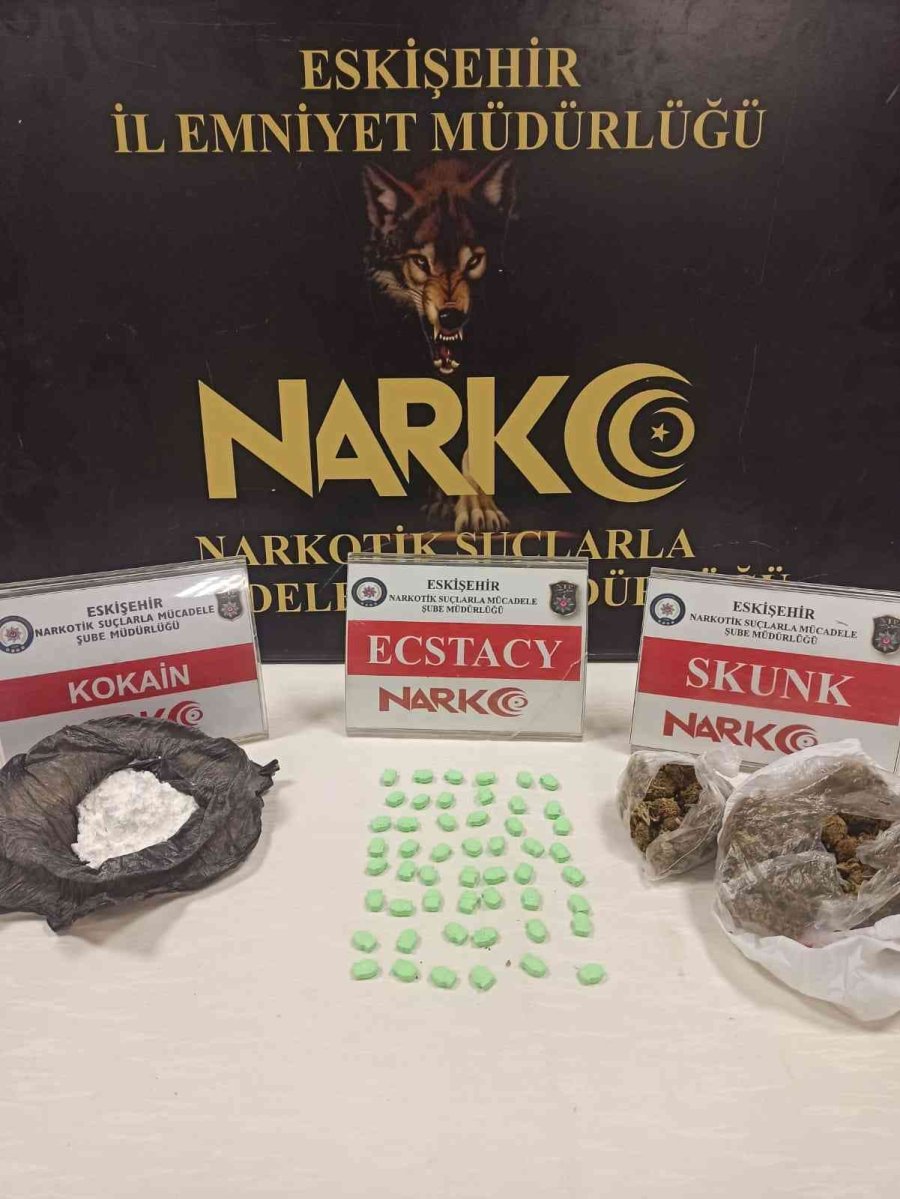 Eskişehir’de Uyuşturucu Sattıkları Tespit Edilen 2 Şüpheli Tutuklandı