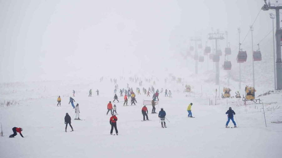 Sezonu Açan Erciyes’te Hafta Sonu Yoğunluğu