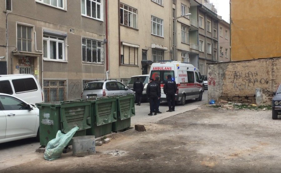 Cinnet Getiren Babaları Tarafından Öldüren Kız Kardeşler Toprağa Verildi