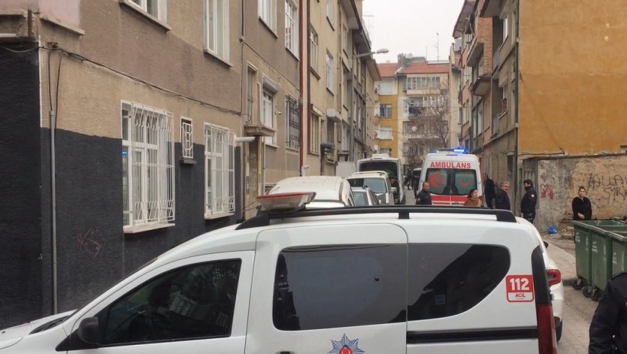 Cinnet Getiren Babaları Tarafından Öldüren Kız Kardeşler Toprağa Verildi