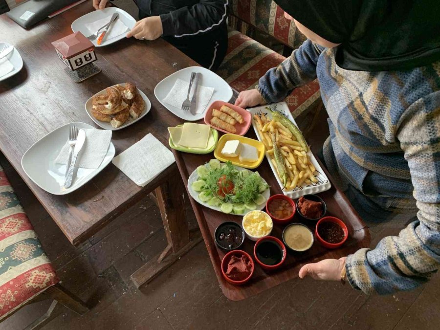 Müşterinin Gözünü Doyurma Telaşının Sonucu ‘serpme Kahvaltı’ İsrafı