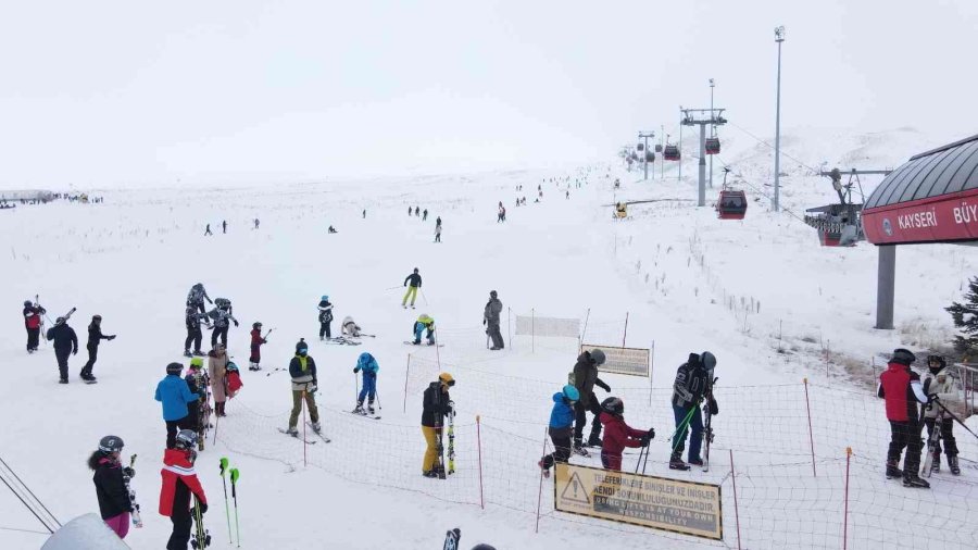 Sezonu Açan Erciyes’te Hafta Sonu Yoğunluğu