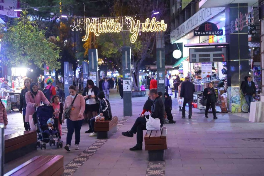 Antalya Yeni Yıla Işıl Işıl Girecek