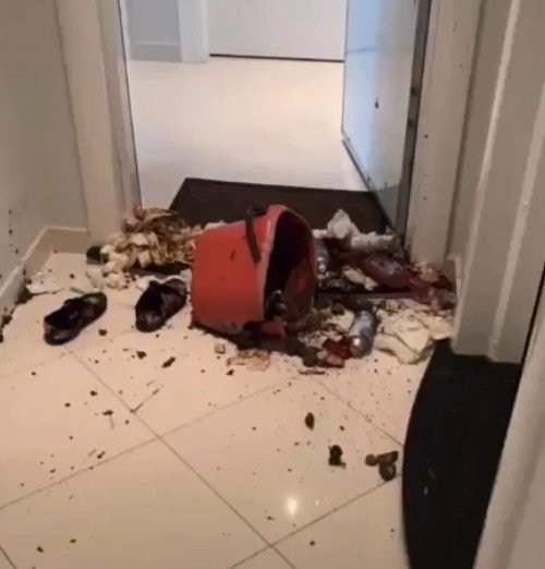 Komşularının Duvarlarına Tehdit Sözleri Yazıp Dışkı Süren Kadın Sınır Dışı Edildi