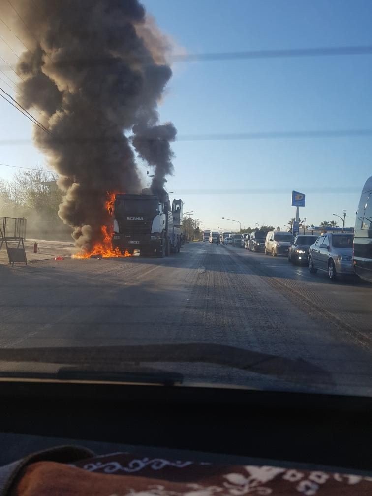 Seyir Halindeki Kamyon Alev Alev Yandı