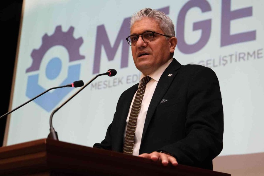 Megem’de Eğitimlerini Tamamlayan 115 Genç Sertifikalarını Alarak İş Yaşamına Adım Attılar