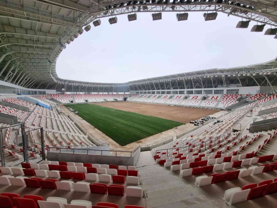 Karaman’ın 15 Bin Kişilik Stadyumunda Çim Serme Çalışması Başladı